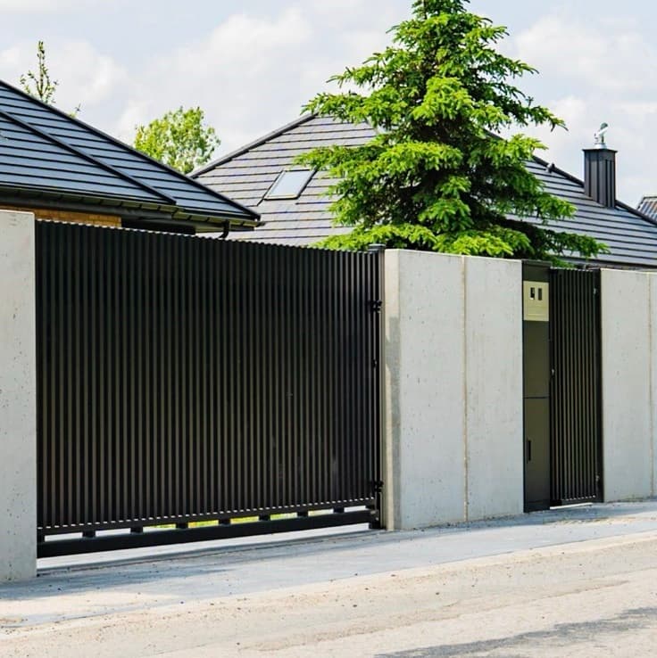 Brama przesuwna (4000mm x 1740mm) + furtka (1000mm x 1740mm) palisada pionowa + multibox (1800mm x 320mm x 310mm)