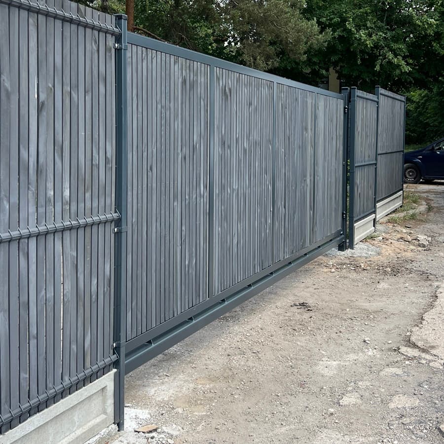 Brama przesuwna panelowa 2D SOLID 4000mm x 1600mm / RAL 7016 MAT z przesłoną w kolorze grafitowym
