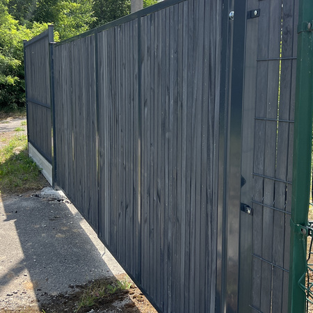 Brama panelowa dwuskrzydłowa 2D SOLID (6/5/6) 4000mm x 1500mm RAL9005 z przesłoną w kolorze grafitowym — zdjęcie 8