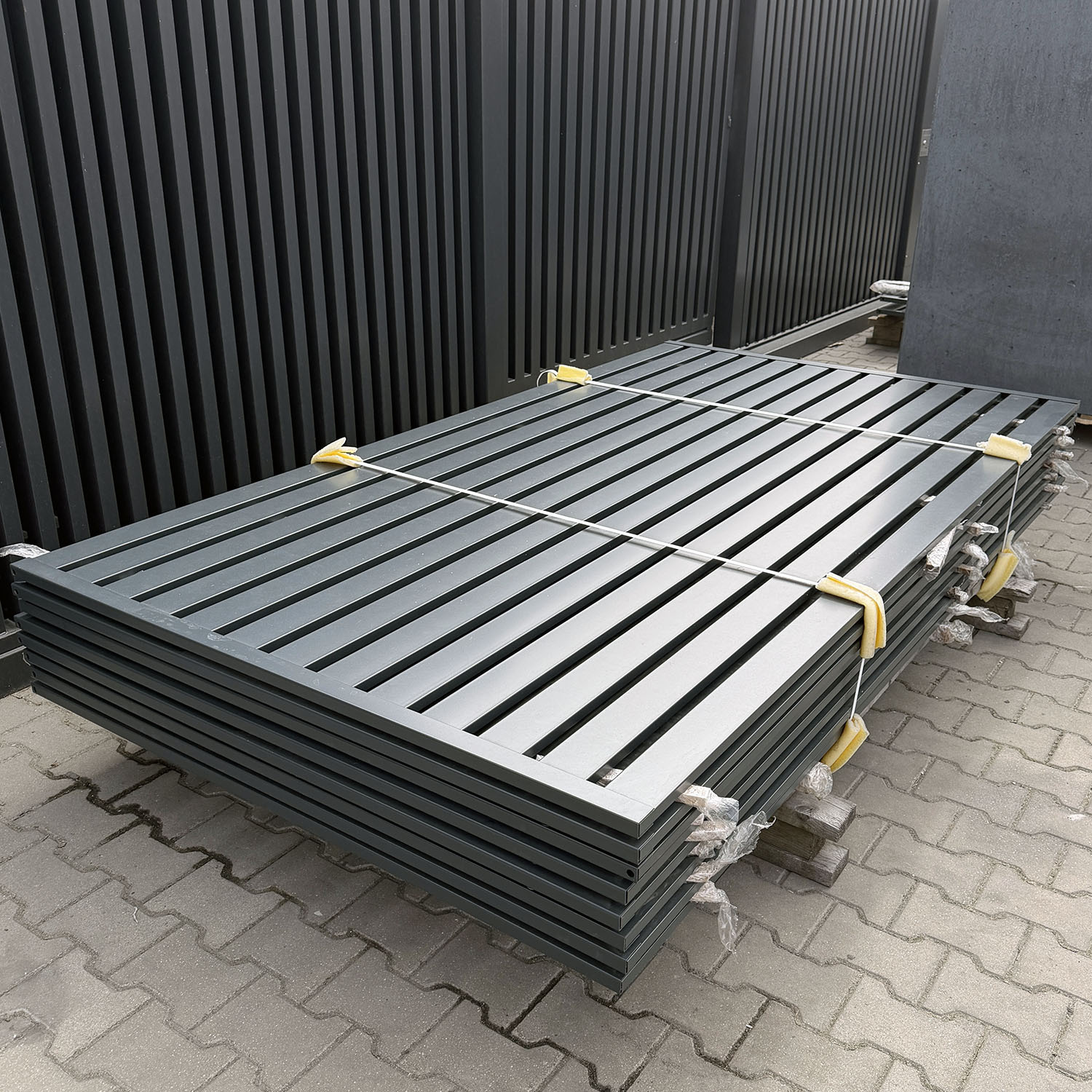 Przęsło palisadowe 2500mm x 1350mm o wypełnieniu profilem 80mm x 20mm grafit MAT — zdjęcie 2
