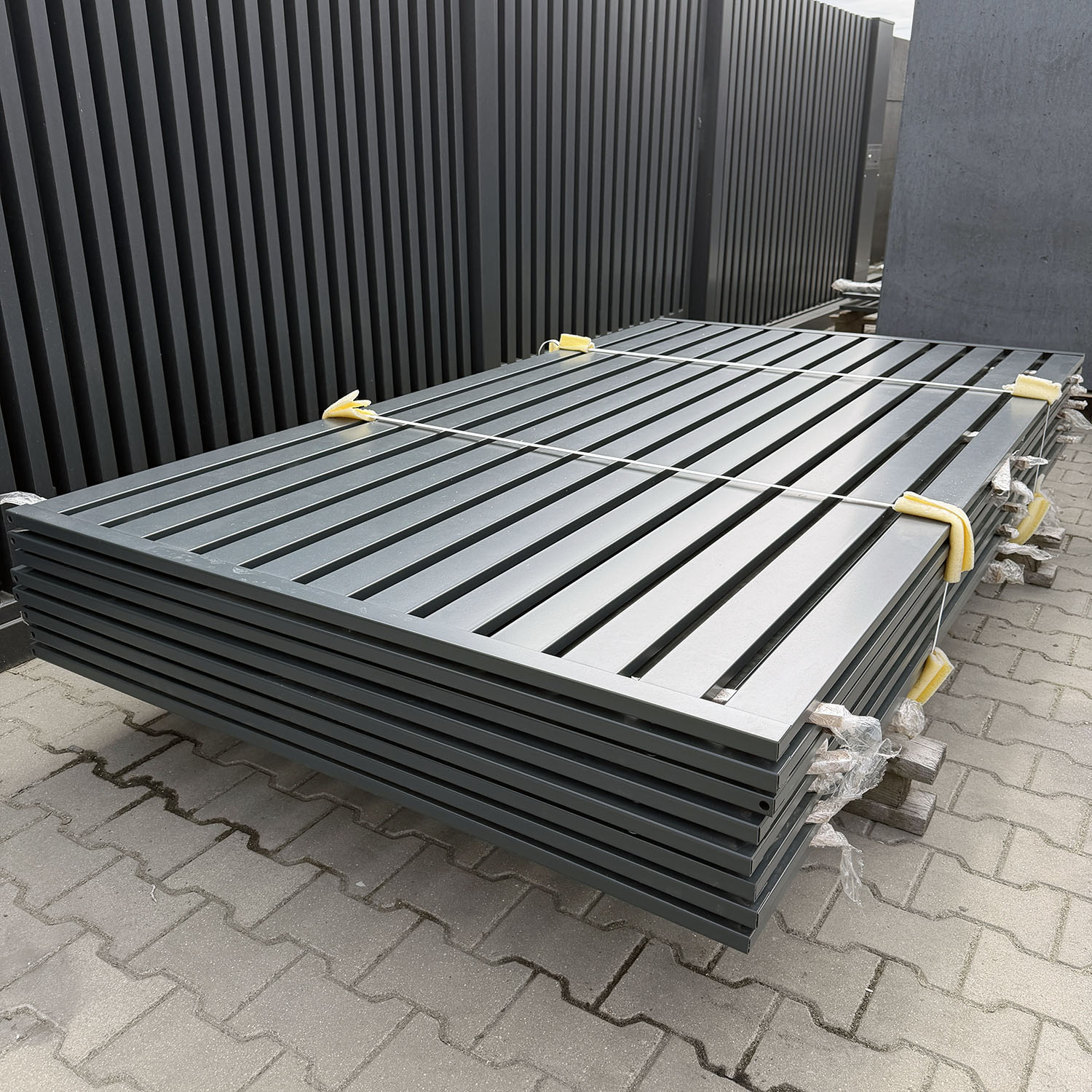 Przęsło palisadowe 2500mm x 1350mm o wypełnieniu profilem 80mm x 20mm grafit MAT — zdjęcie 4
